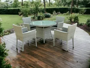 Fianchetto 4 Seat round Dining Set