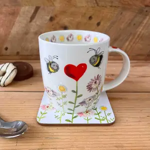 M79 Bees And Heart Mug - image 3